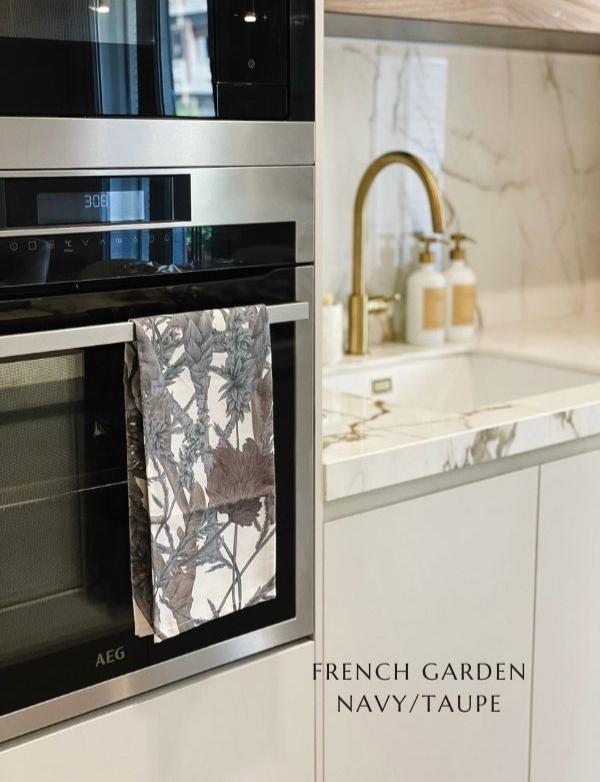 PARIS Kitchen Linen Set